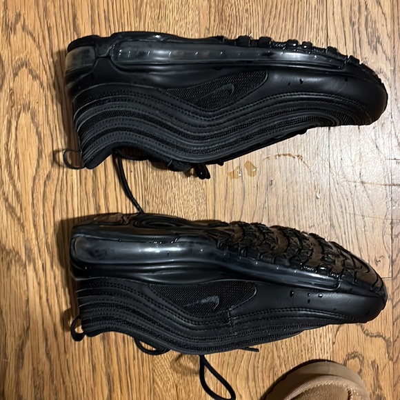 Worn twice! Solid Black Nikes - Picture 3 of 5